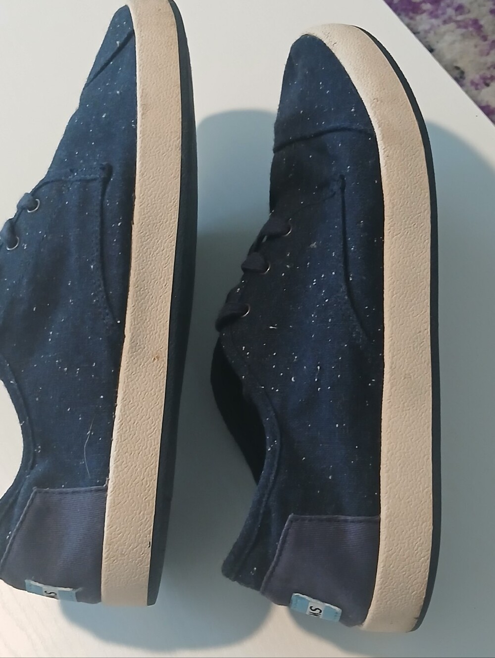 Mens Toms Navy Canvas Sneakers.  Size 10